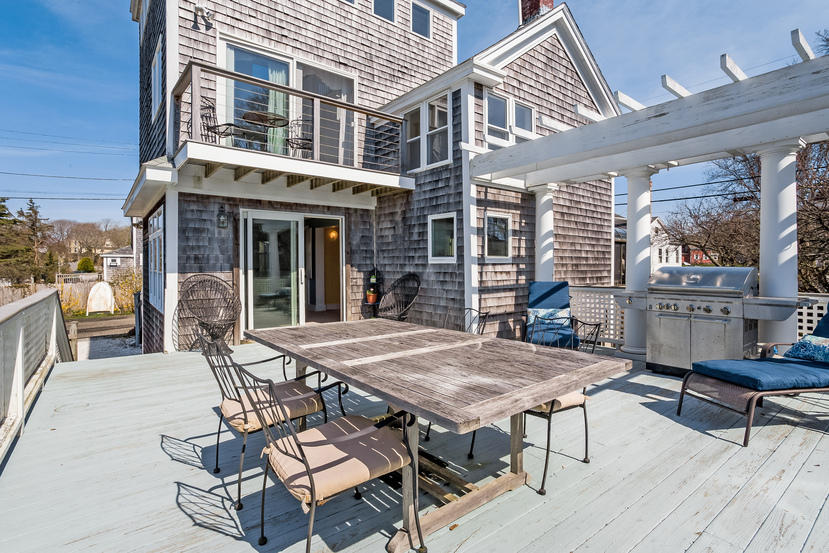 Community Profile Ned's Point Lighthouse Robert Paul Properties