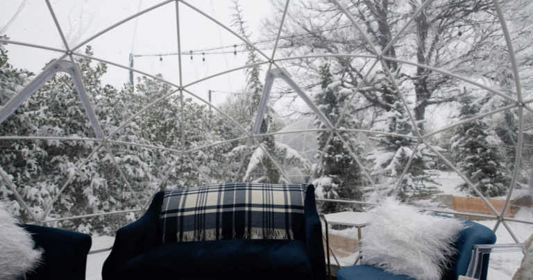 Outdoor Winter Dining Experiences - Heated igloos in snow