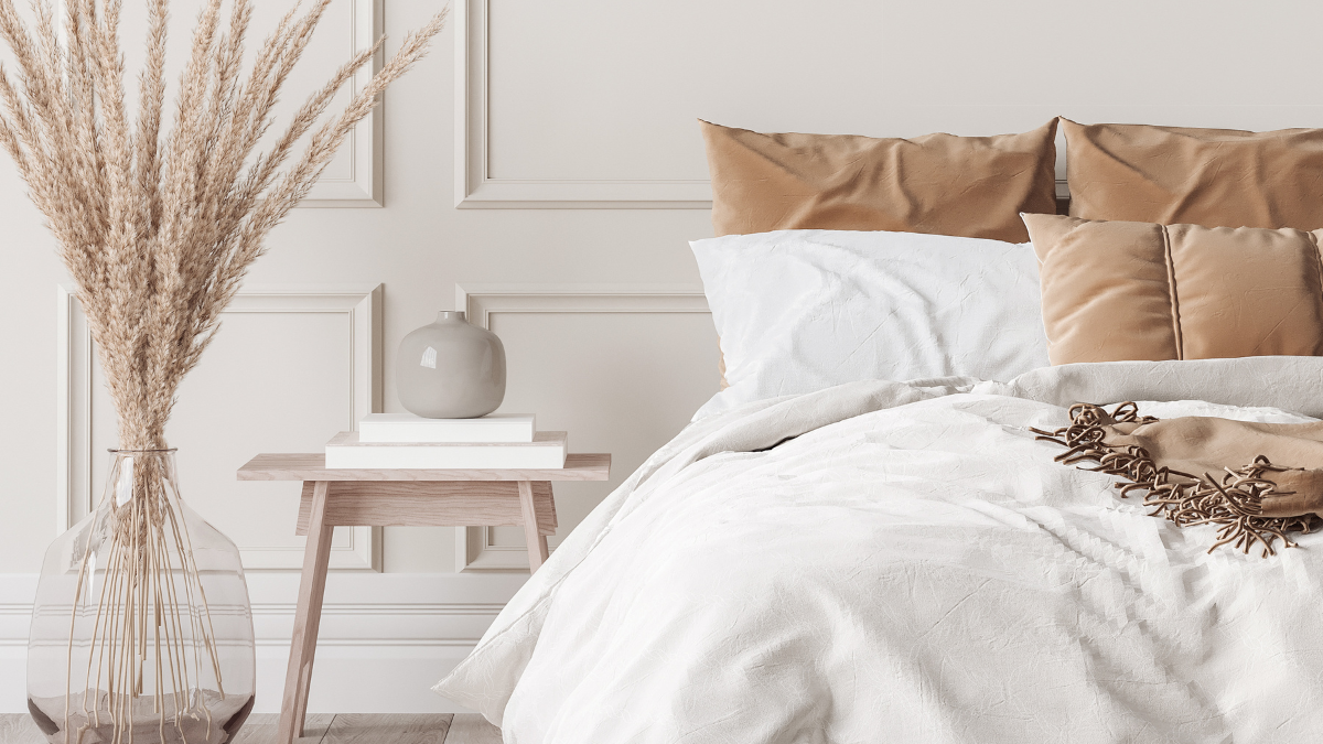 neutral bedroom with balanced decor appealing to homebuyers