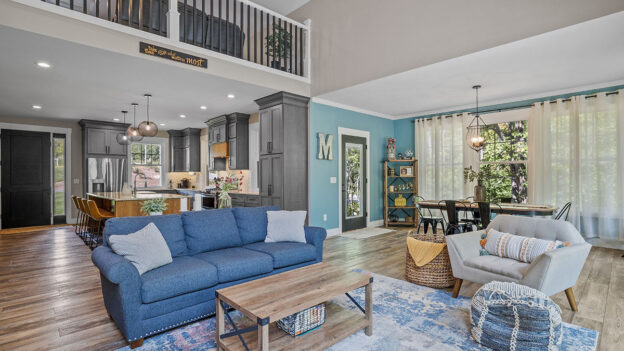 Bright turnkey home with an open living room, kitchen and dining area
